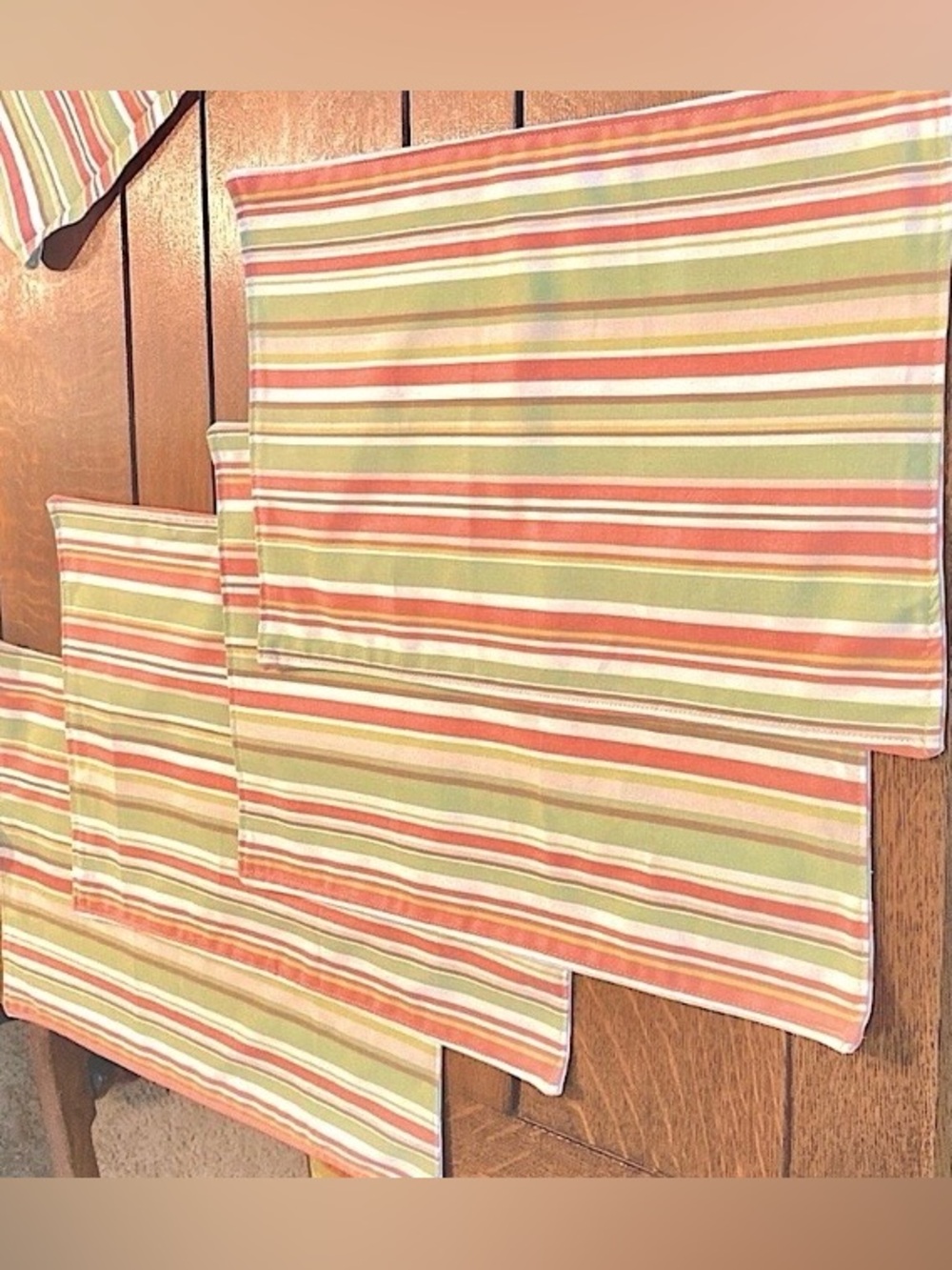 Handmade Table runner and 4 matching placemats. 100% cotton. EUC. Used twice.